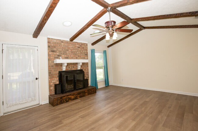 Building Photo - 330 Conifer Dr