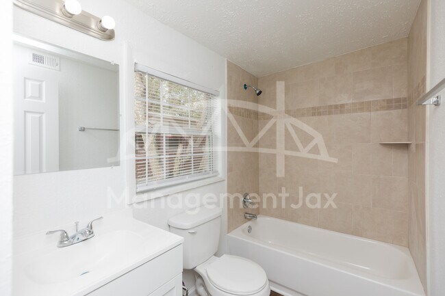 Building Photo - 2661 W 25th St