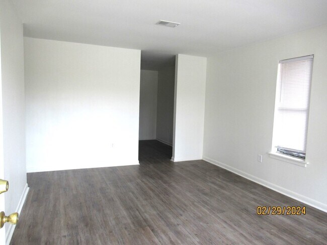 Building Photo - 251 Rast St