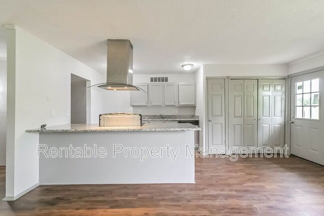 Building Photo - 14634 Dartwood Dr