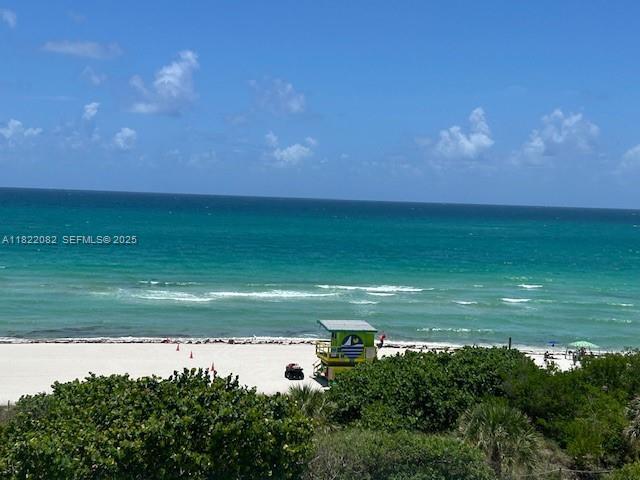 Building Photo - 5555 Collins Ave