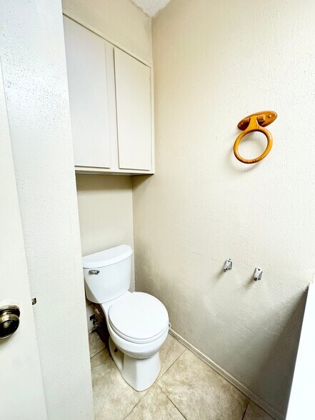 Building Photo - 401 NE 115th St