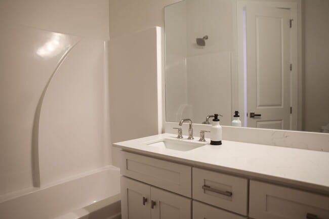 Building Photo - Brand New Single Story Furnished Townhome!