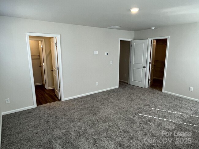 Building Photo - 3863 County Down Ave