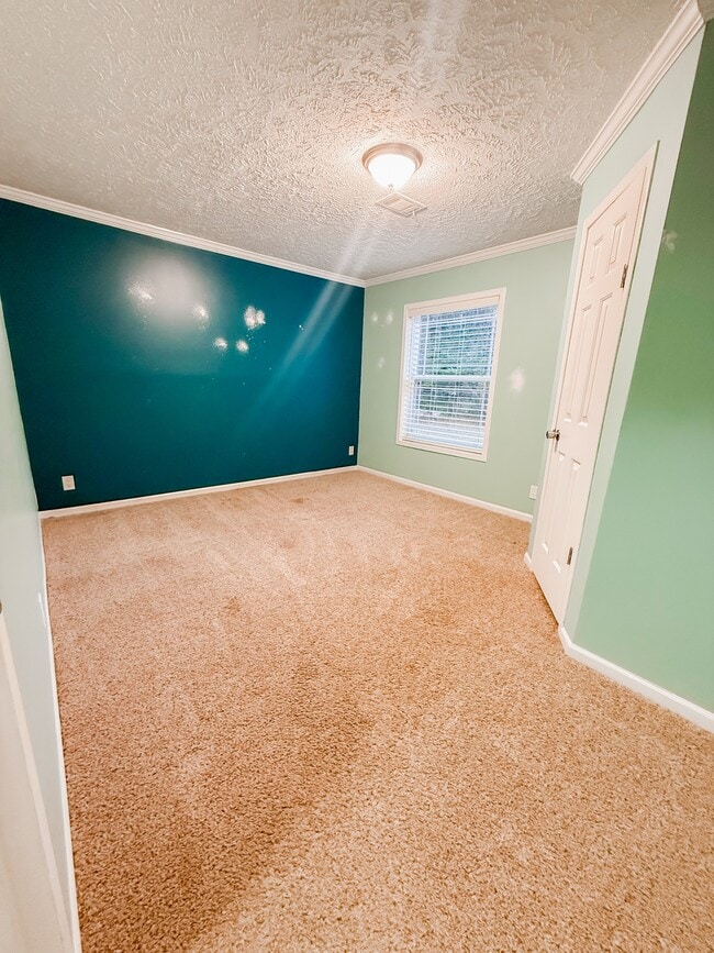 Building Photo - 106 Dolly Dr