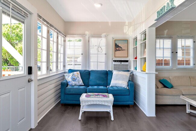 Building Photo - 118 S J St