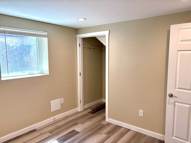 Building Photo - University Park Home with Finished Basemen...