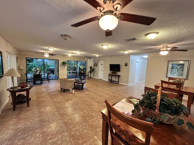 Building Photo - 3115 Oakland Shores Dr