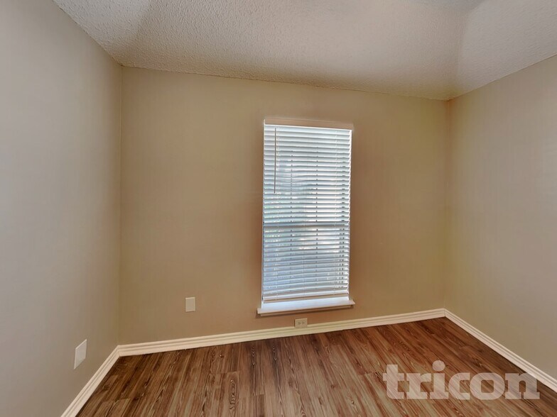 Building Photo - 1130 Dandelion Dr