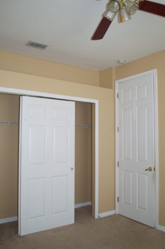 Building Photo - 6220 Hedgesparrows Ln