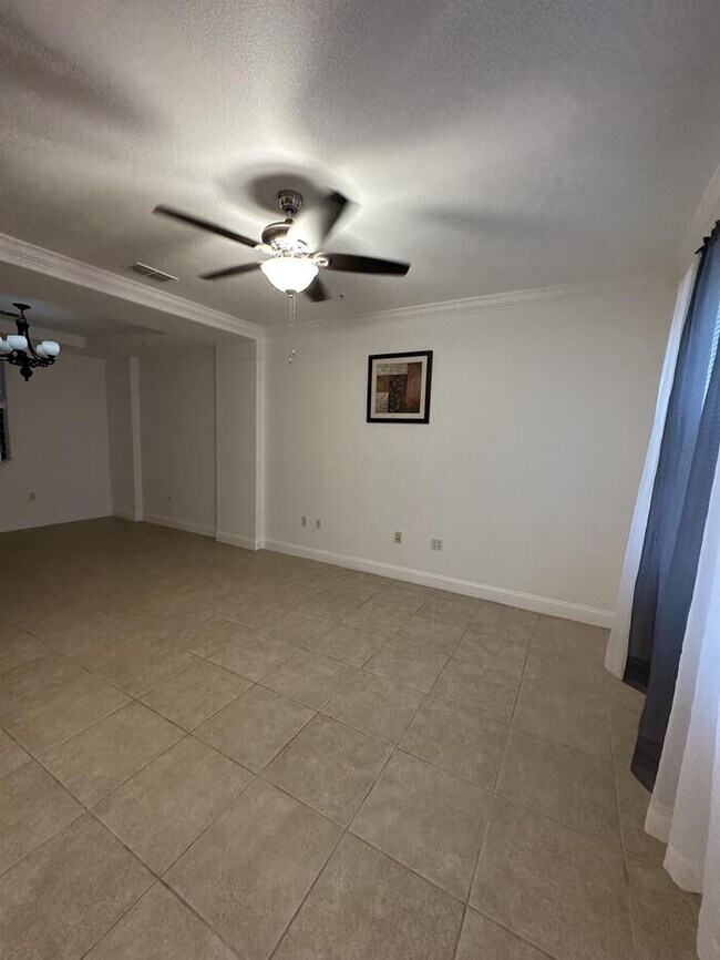 Building Photo - 2598 Bella Vista Dr