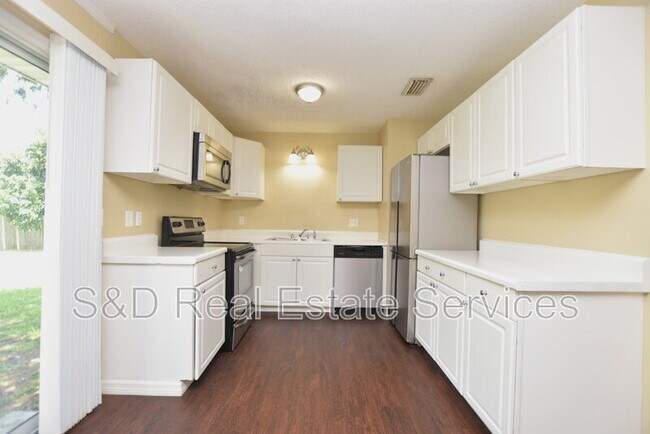 Building Photo - 4615 San Antonio Dr