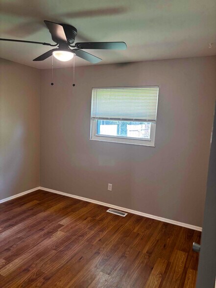 Building Photo - 3740 Dixie Dr