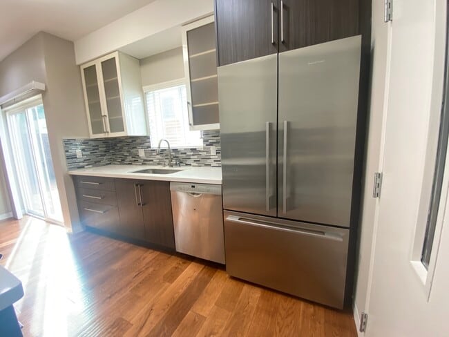 Building Photo - 2149 Carlmont Dr