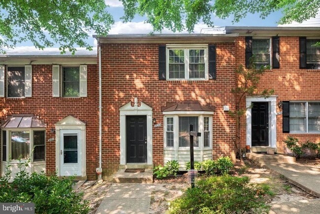 Primary Photo - 2035 S Glebe Rd