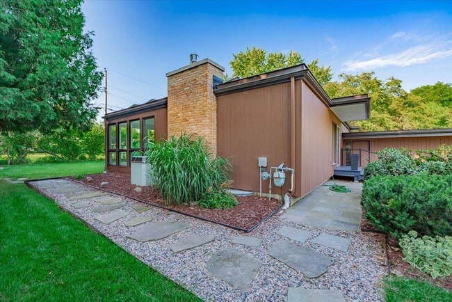 Building Photo - 5813 Anchorage Ave