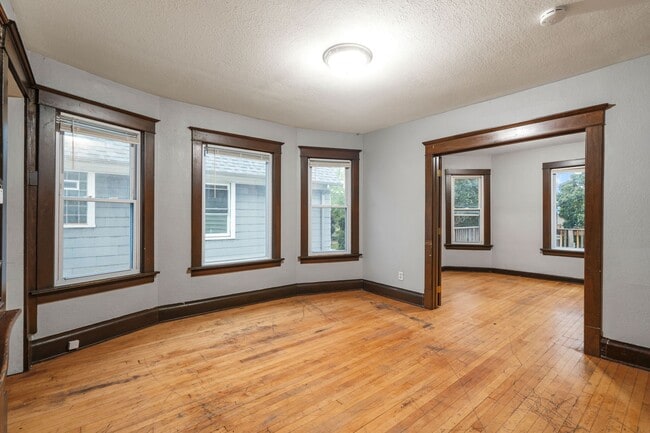 Building Photo - Cramer upper house