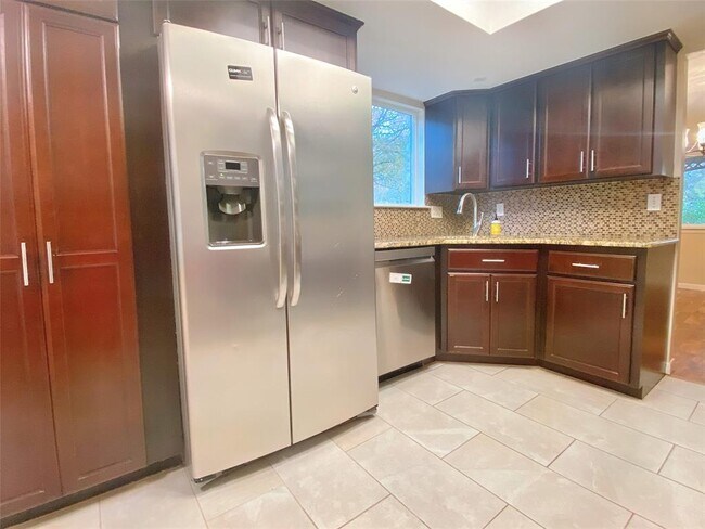 Building Photo - 8303 Alabama Dr