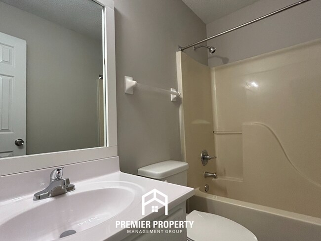 Building Photo - 7610 Bridlewreath Rd.