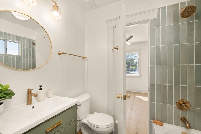 Building Photo - 4419–4423 Mississippi St — fully renovated with designer finishes throughout!
