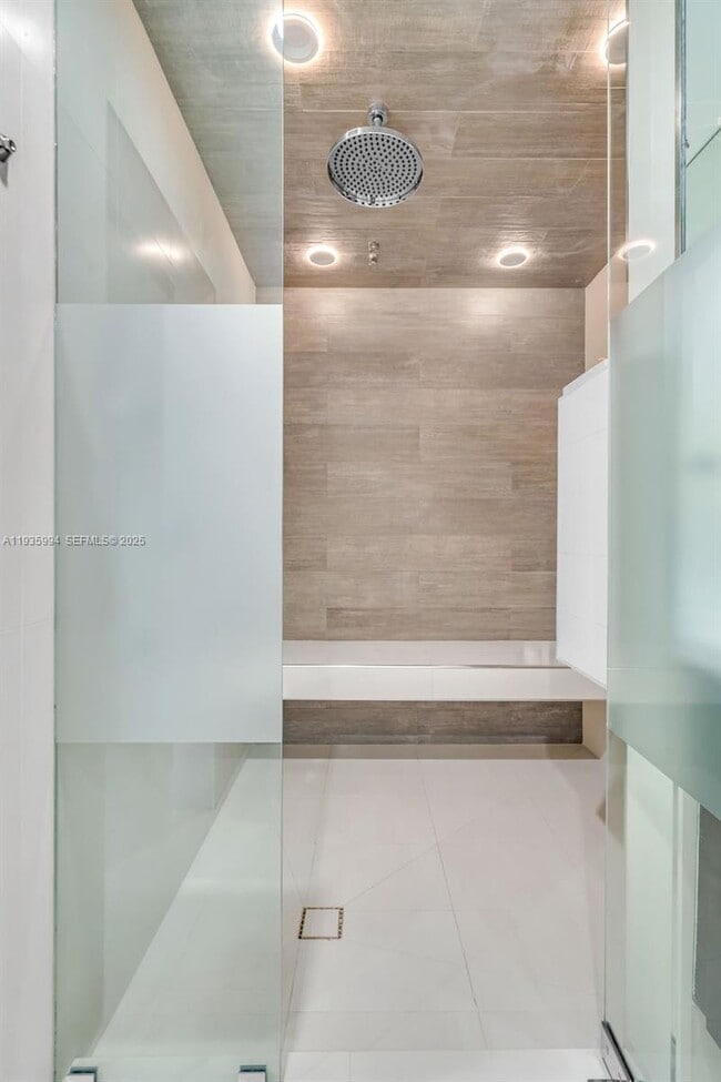 Building Photo - 900 Biscayne Blvd