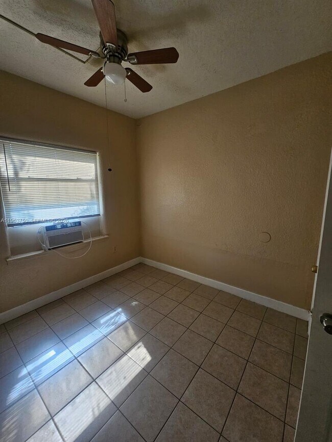 Building Photo - 2990 SW 15th Ave