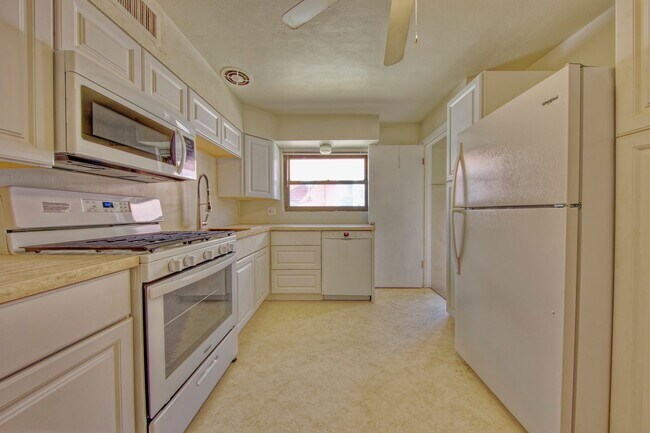 Building Photo - 5217 S Grand Blvd