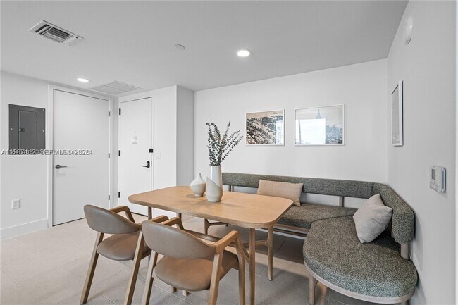 Building Photo - 159 NE 6th St