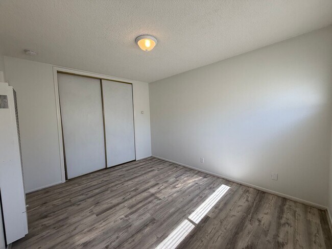 Building Photo - 962 - Down Property