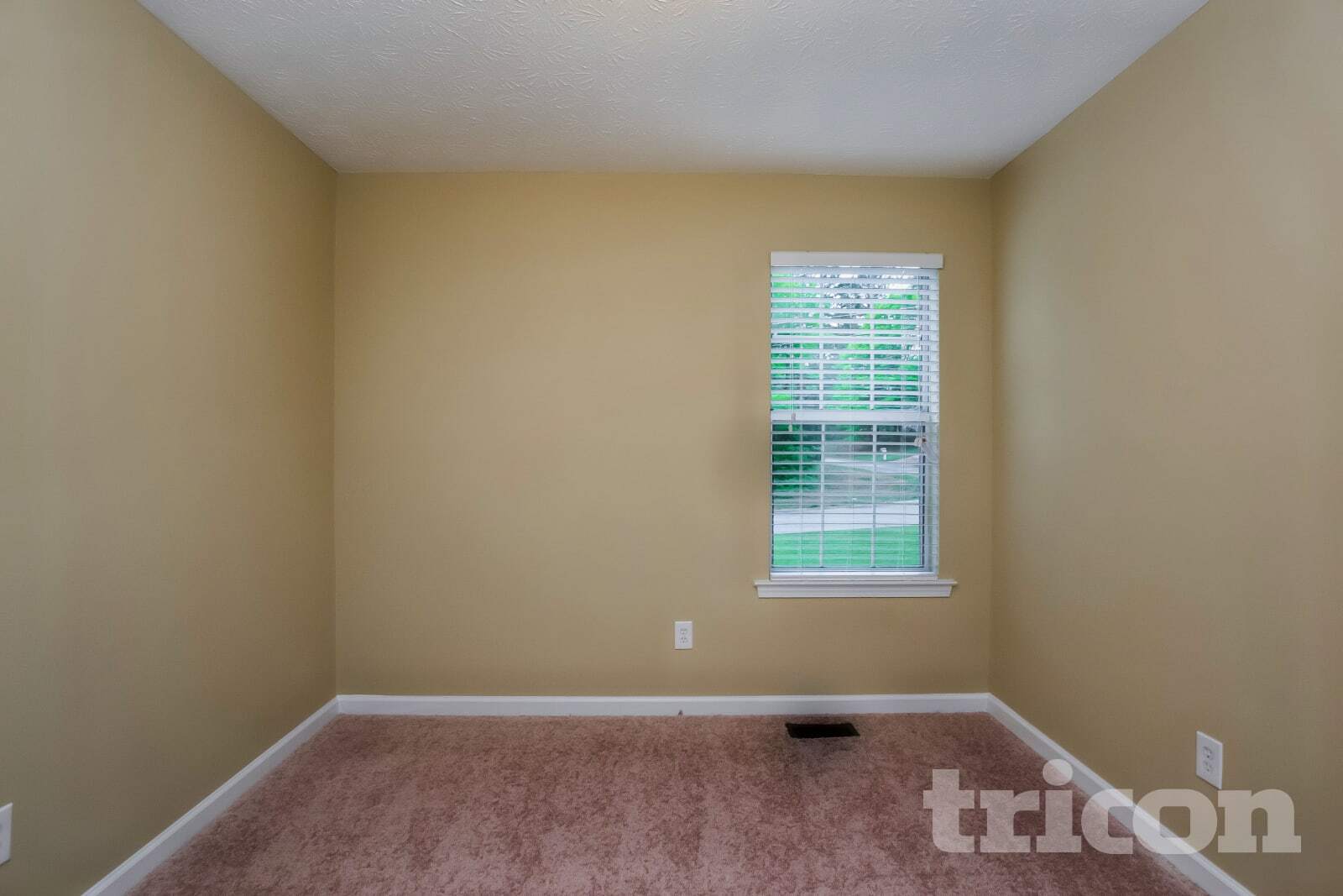 Building Photo - 48 Hale Haven Dr
