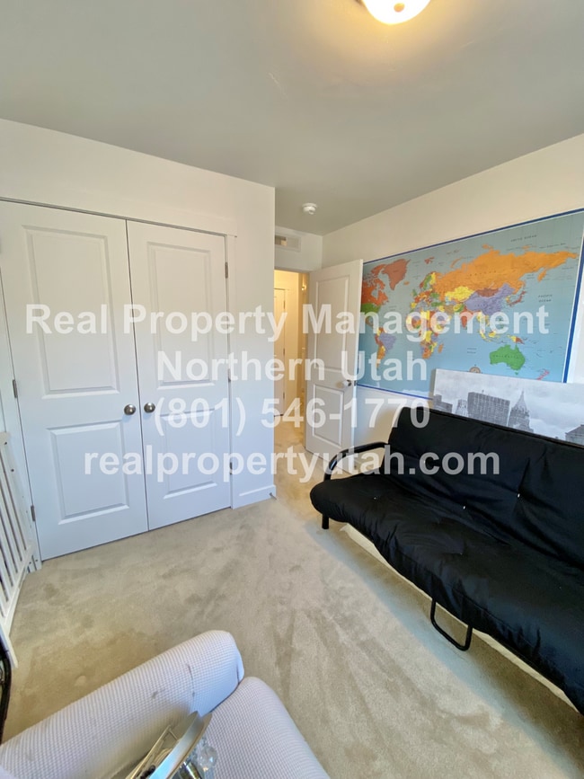 Building Photo - 3 Bed 3.5 Bath Layton Townhome Coming Soon!