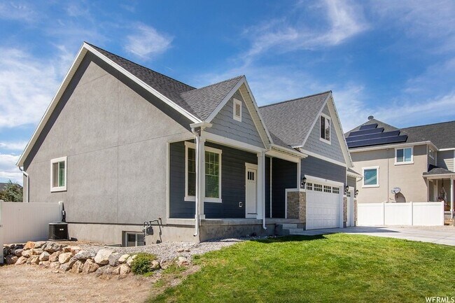 Building Photo - 577 E 200 S