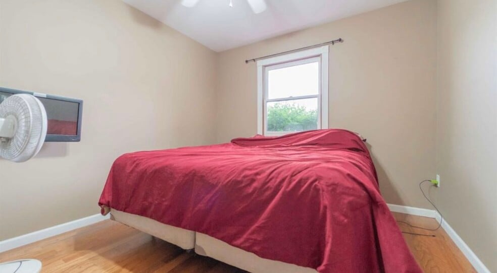 Building Photo - 479 Meadow Ln