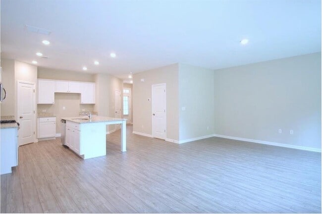 Building Photo - 6148 Lanier Harbor Lndg