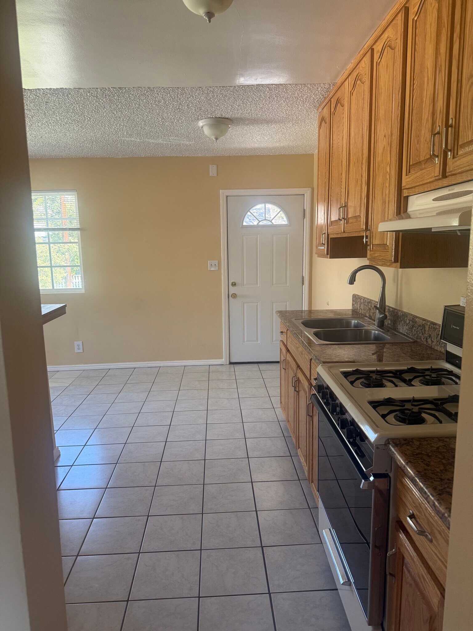 Building Photo - 2608 Manhattan Ave