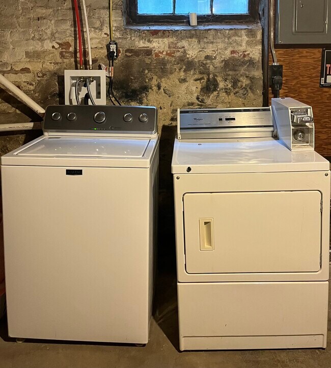 Building Photo - 137 Valley St