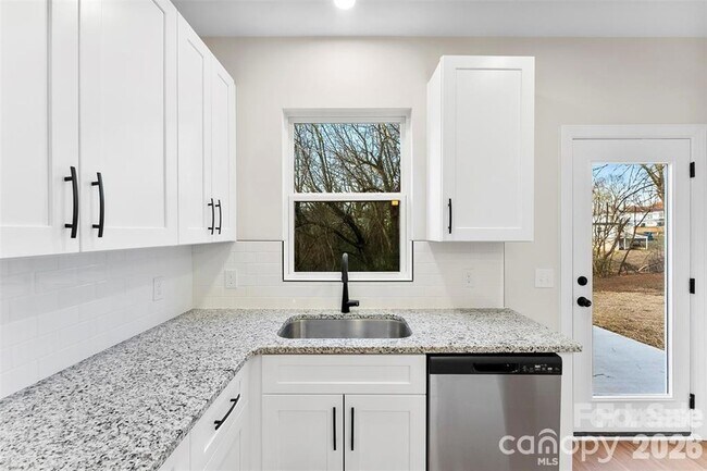 Building Photo - 1558 7th Ave Dr SW