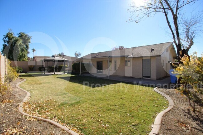 Building Photo - 470 E Juanita Ave