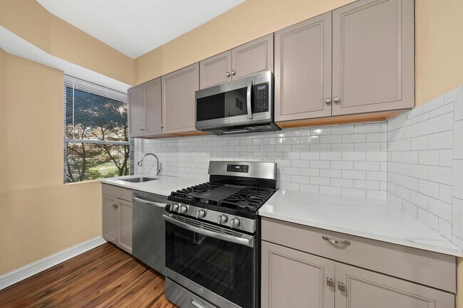 Building Photo - 247 Montgomery St