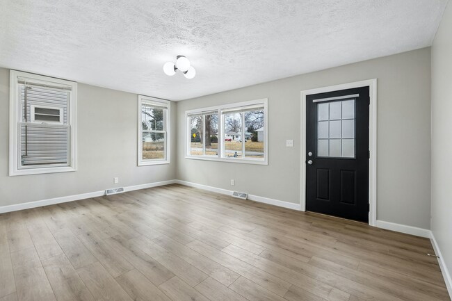 Building Photo - 3111 S 40th St