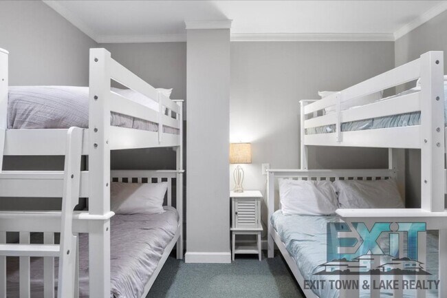 Building Photo - Lakefront Rental in Long Branch Shores