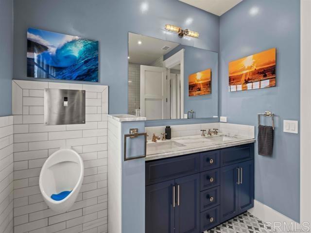 Building Photo - 1027 G Ave