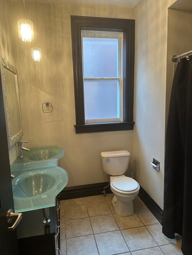 Building Photo - Wonderful 3bedroom 2 Bath Townhome In South City