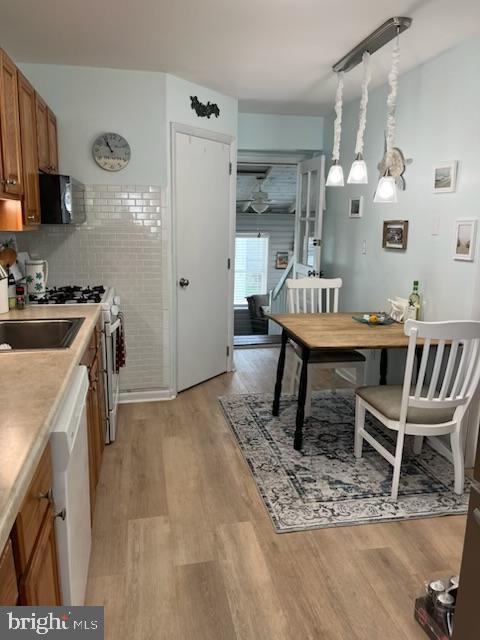 Building Photo - 24 W Greenwood Ave