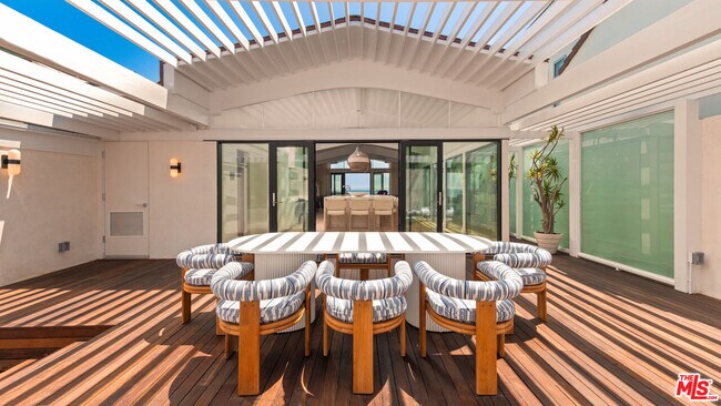 Building Photo - 27044 Malibu Cove Colony Dr