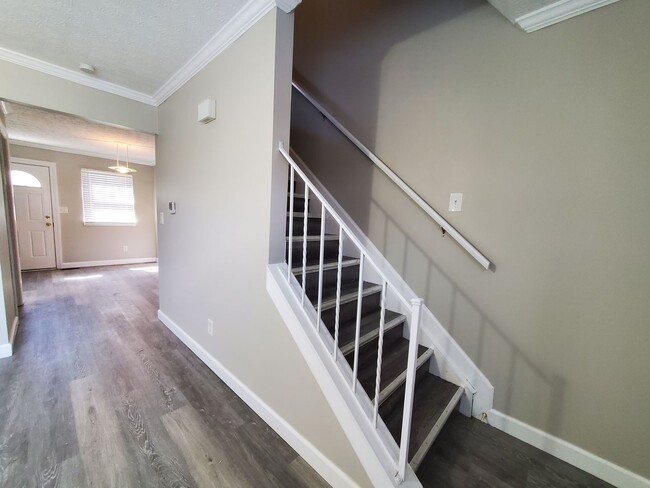 Building Photo - 3 Bed 2 Bath Condo