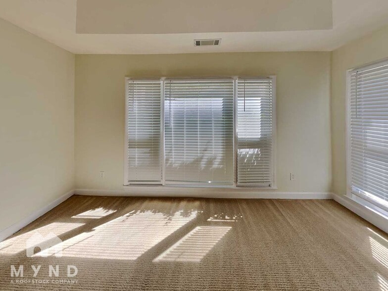 Building Photo - 4601 Lake Village Dr