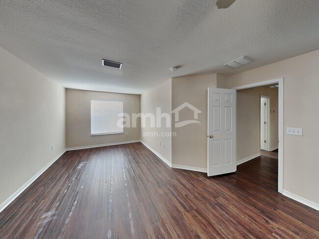 Building Photo - 11114 Creek Haven Dr