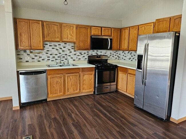 Building Photo - 640 Le Parc Cir