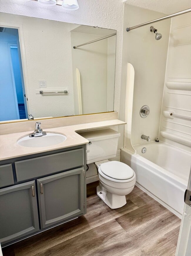 Building Photo - TROVITA-6816/6818